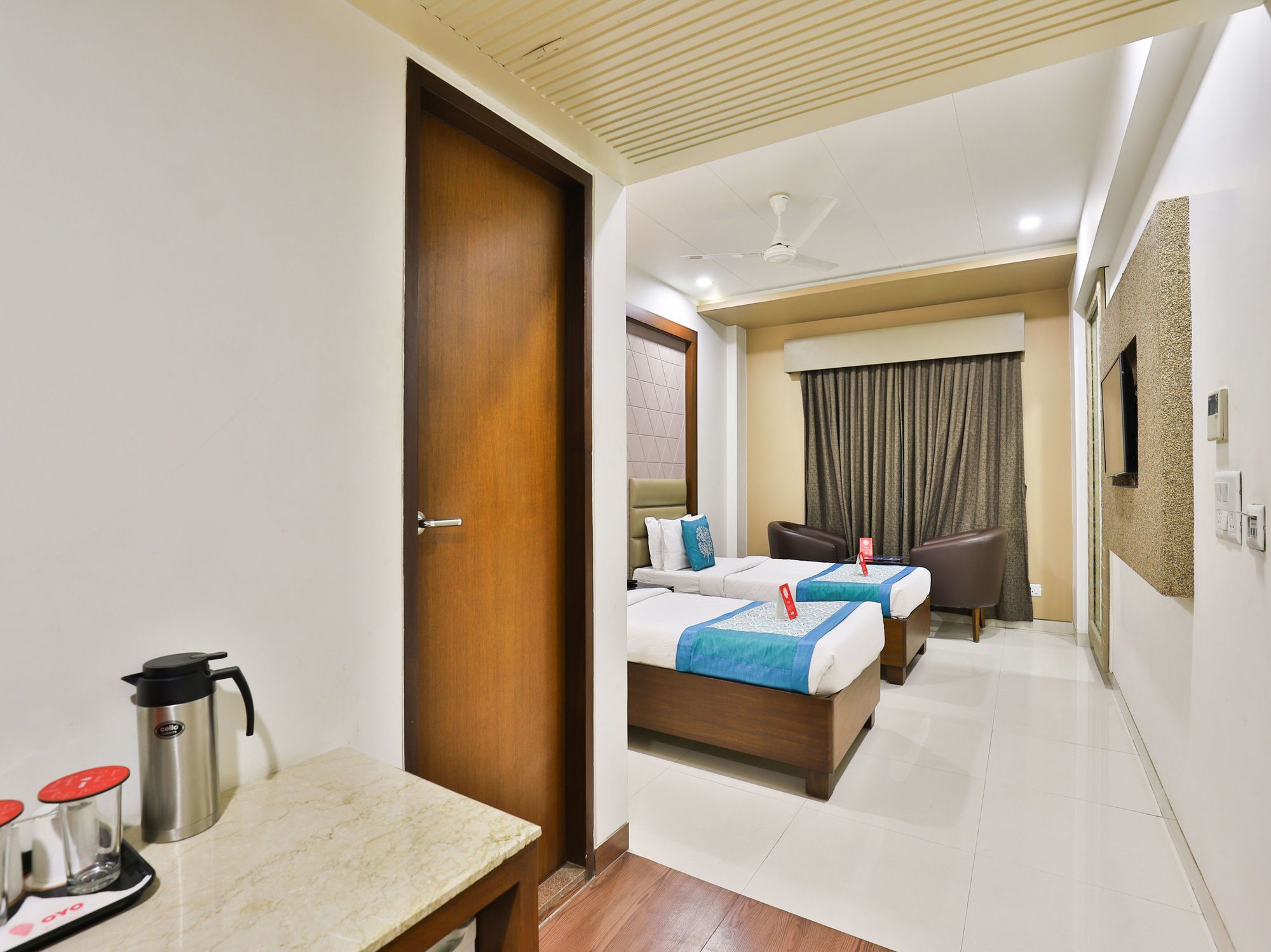 Oyo 13253 The Grand Vinayak Hotel Ahmedabad Ngoại thất bức ảnh