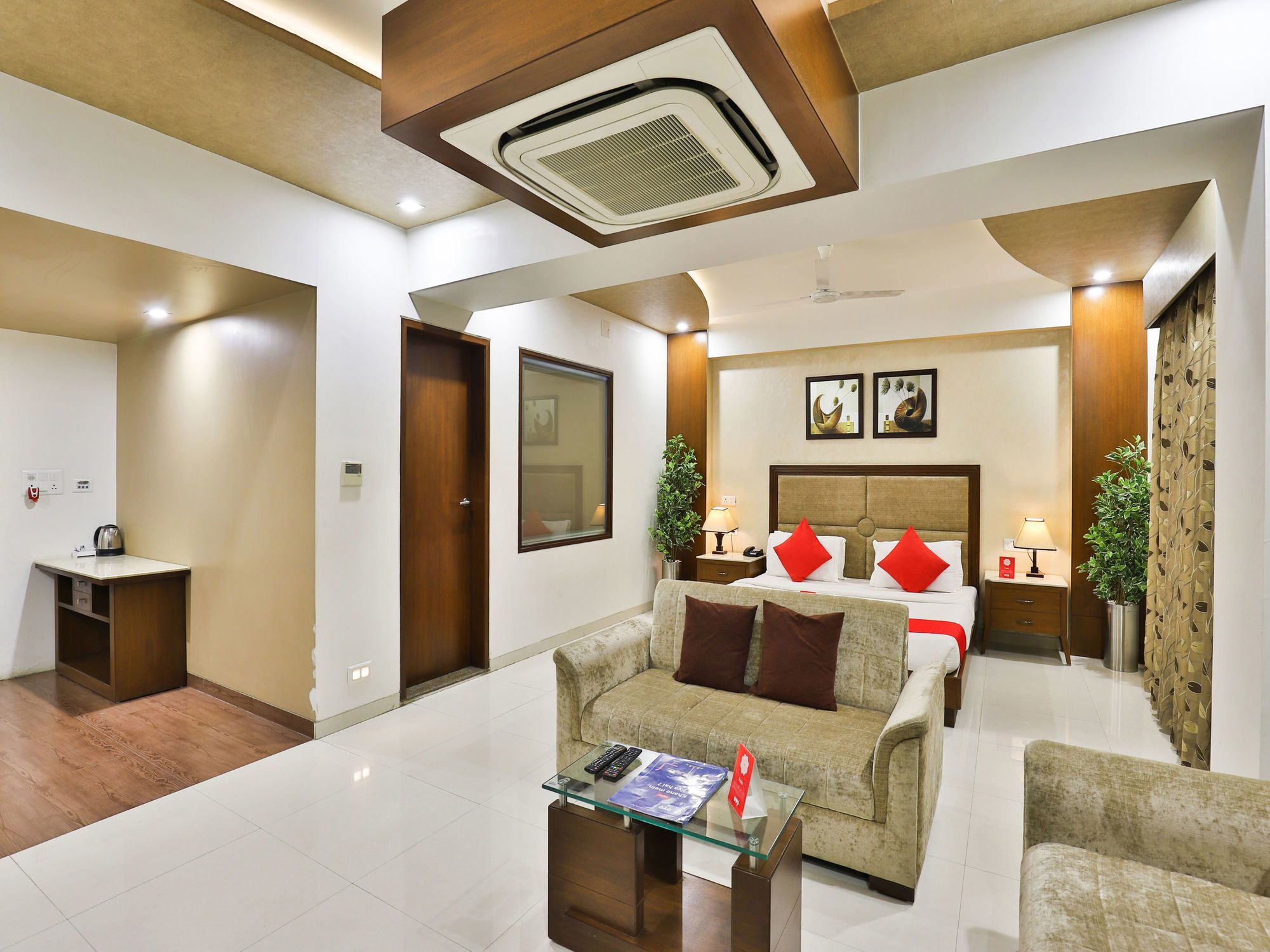Oyo 13253 The Grand Vinayak Hotel Ahmedabad Ngoại thất bức ảnh