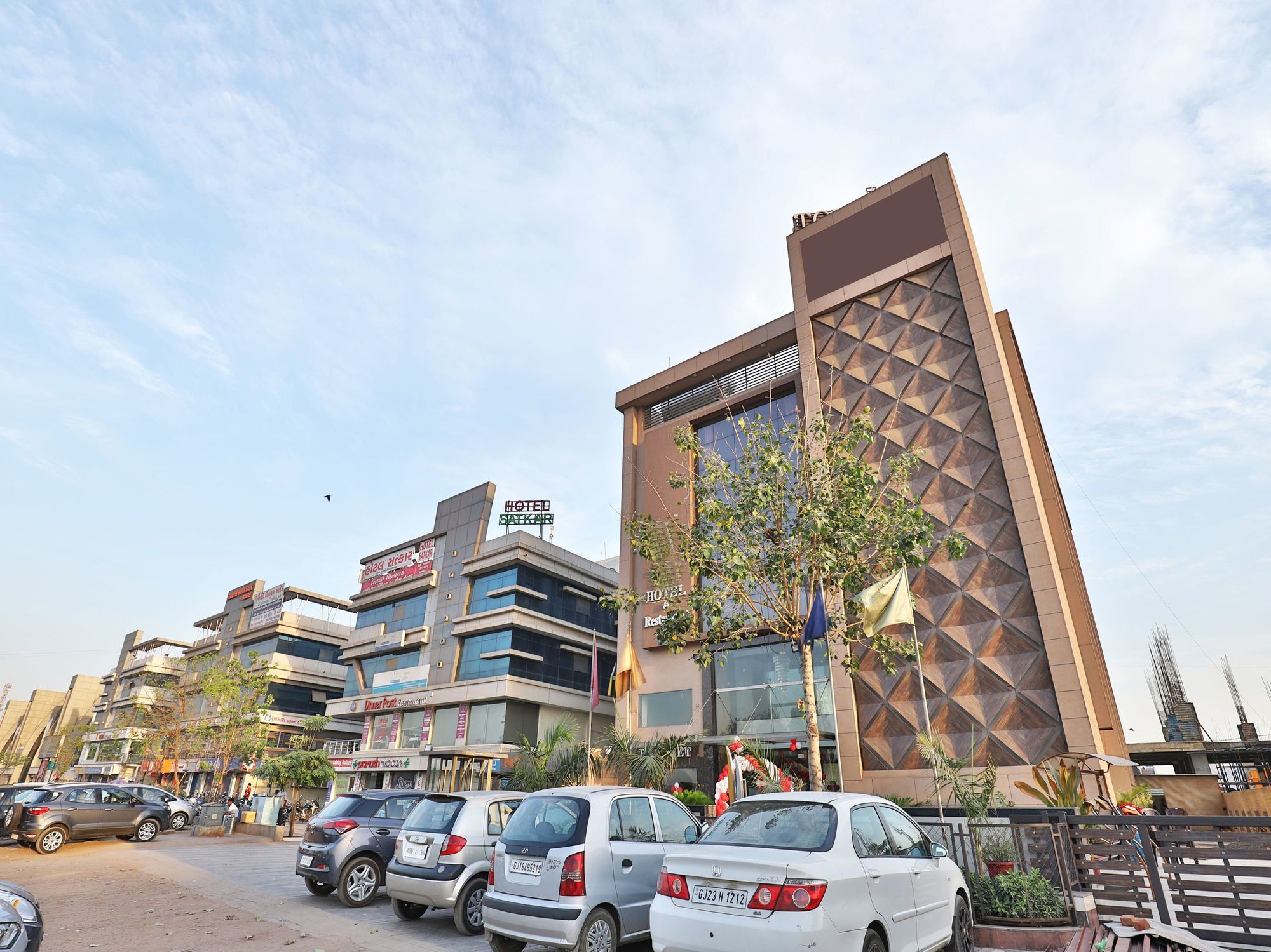 Oyo 13253 The Grand Vinayak Hotel Ahmedabad Ngoại thất bức ảnh